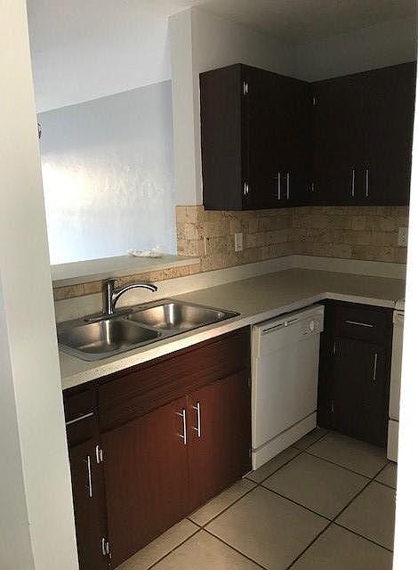 1st image of 3657 NE 20th Pl