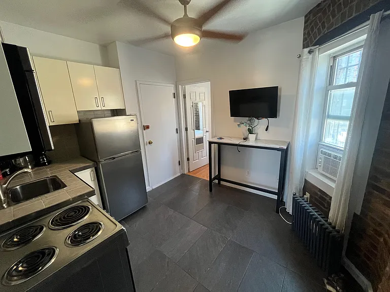 170 Delancey St #18 — Photo 3