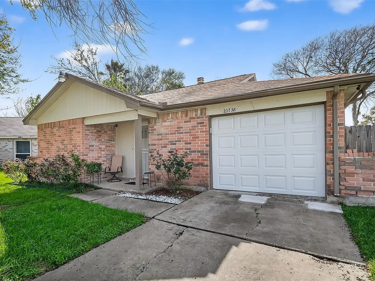2 bed, 1.0 bath, 939 sqft, $1,550 — Photo 1
