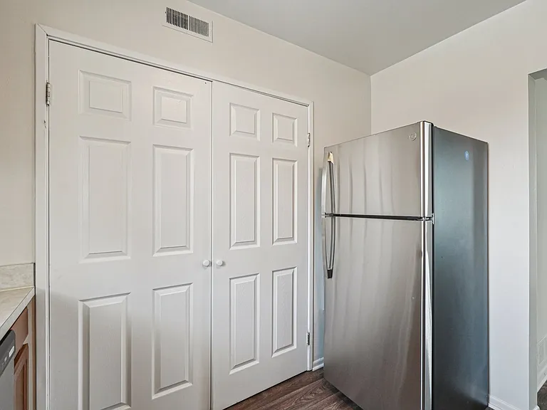 River Place Luxury Apartments — Photo 20