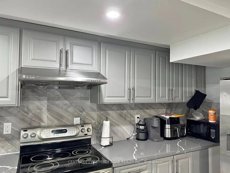 233 Ravenscroft Rd #BASEMENT