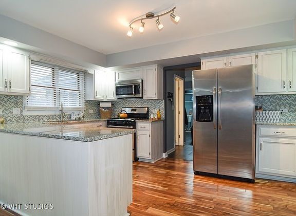 4th image of 140 Jefferson Ln