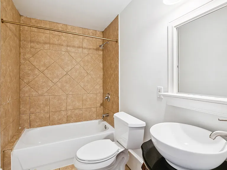 4200 Prytania St — Photo 12