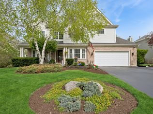 425 Inverness Dr, Gurnee, IL 60031