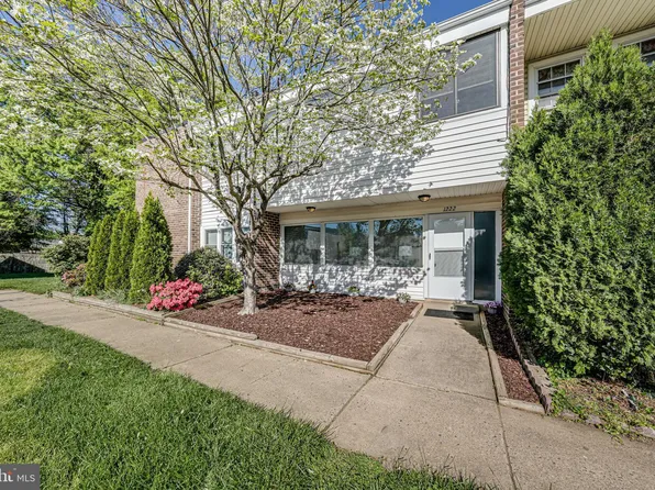 1222 Magnolia Ln, Herndon, VA 20170