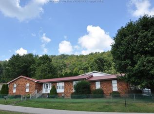 90 Cedar Ln, Madison, WV 25130