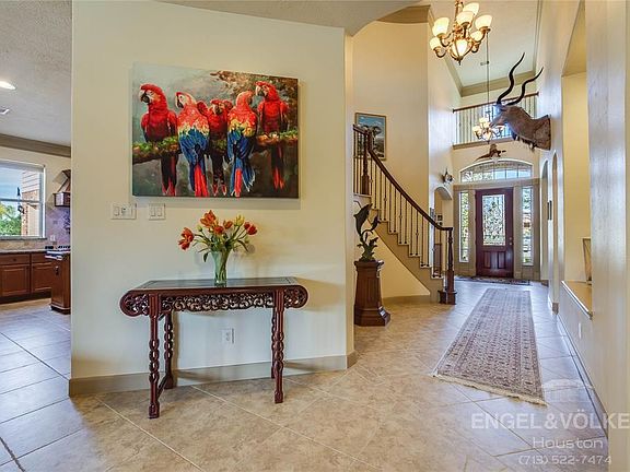 3rd image of 3901 Rockpoint Cir
