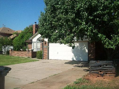 2nd image of 2709 E Hills Dr