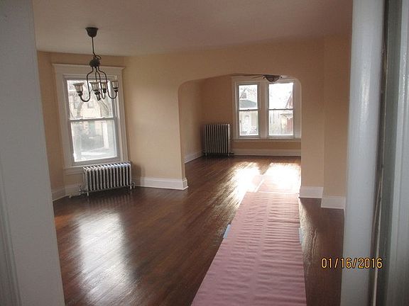 4th image of 5852 W Dakin St