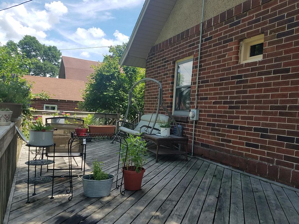 2nd image of 1516 Grove St
