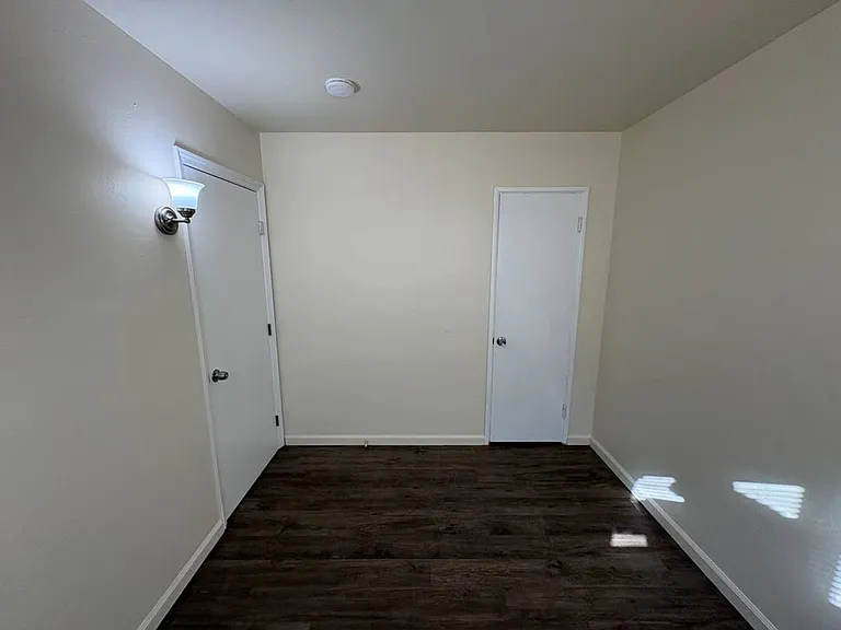 3059 Hawthorn St — Photo 14