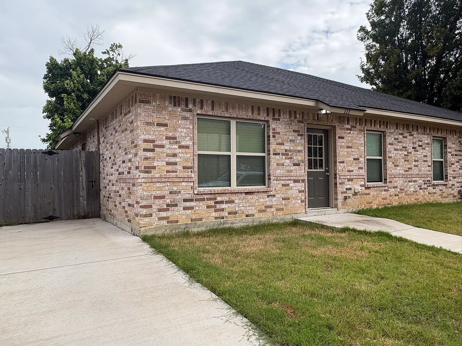 3/2 Duplex — Photo 2