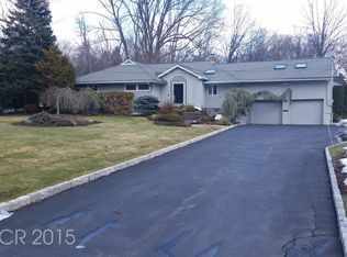 18 Crestwood Pl, Hillsdale, NJ 07642