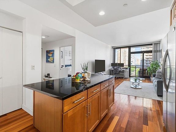 3rd image of 389 Washington St APT 9H