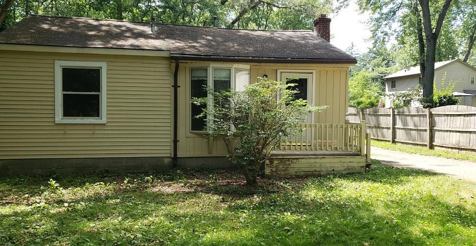 1st image of 3318 Larosa St