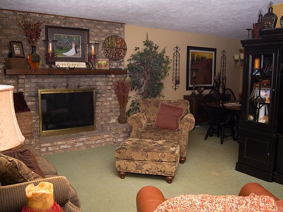 4th image of 3812 Bryant Dr