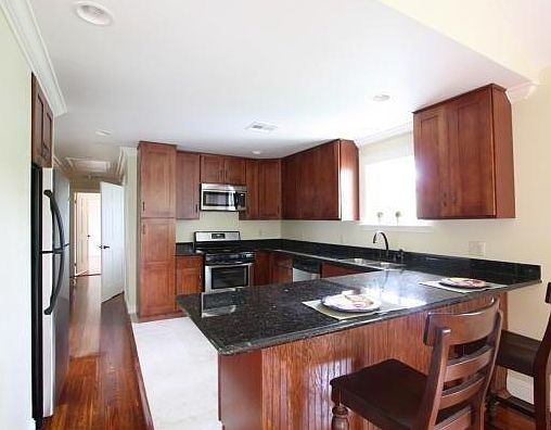 4th image of 2312 Calhoun St #Up