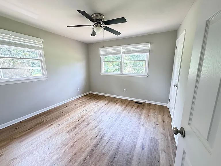 1107 W Park Ave — Photo 20