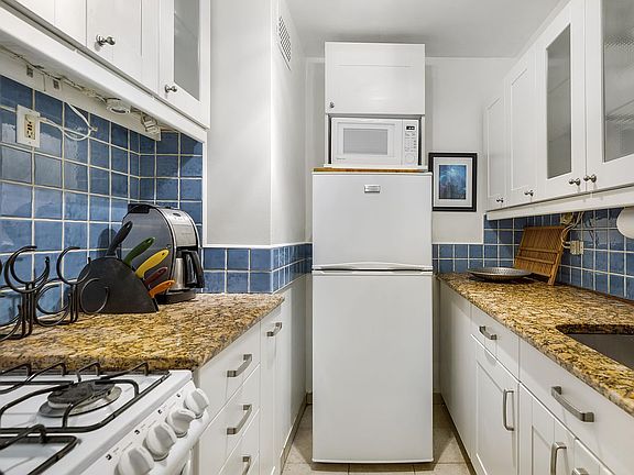 4th image of 220 E 57th St APT 6K