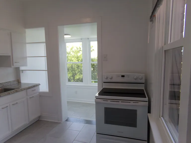2830 Broadway Ave #2 — Photo 11