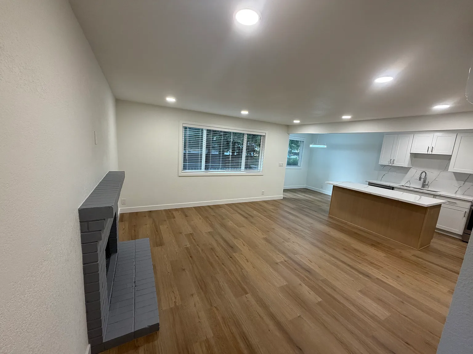 2 bed, 1040 sqft, $2,750 — Photo 3
