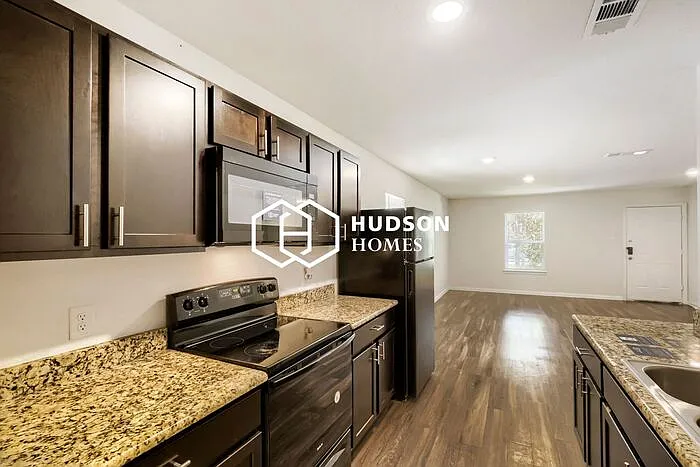 5908 Oakdale Dr — Photo 6