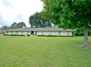 1514 E Circle Dr, Springdale, AR 72764