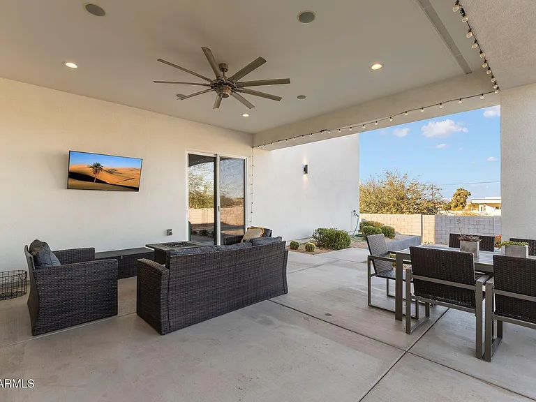 2252 E South Mountain Ave — Photo 40