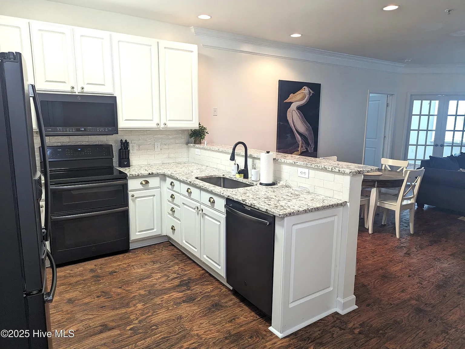 3 bed, 2.0 bath, 1480 sqft, $1,700 — Photo 2