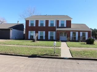 458 Woodrail Dr, Webster, TX 77598