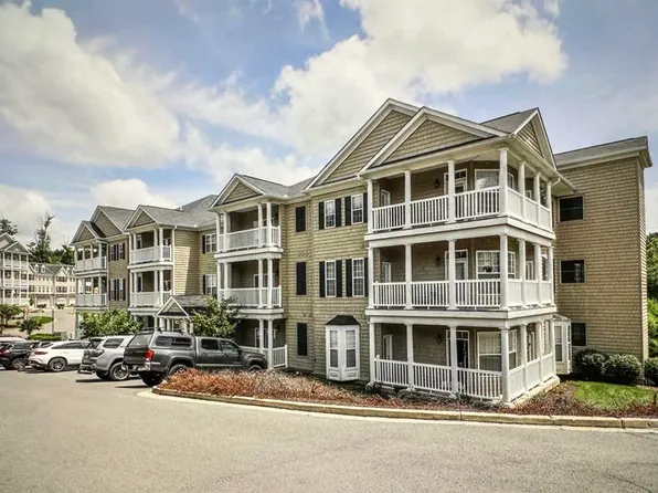 2222 Suncrest Vlg, Morgantown, WV 26505