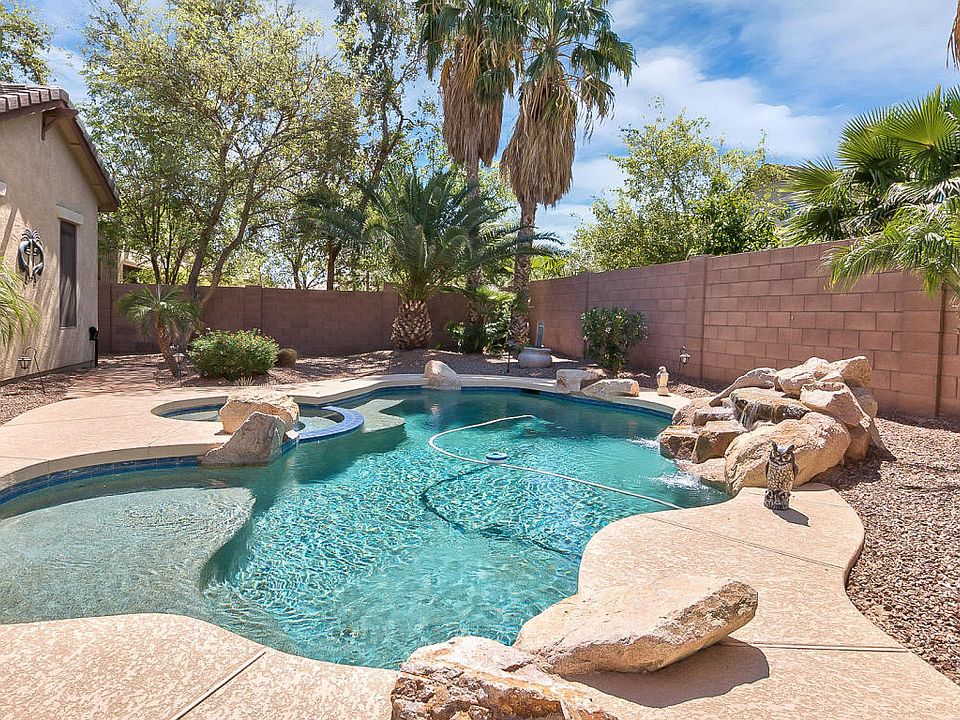 1st image of 44557 W Garden Ln
