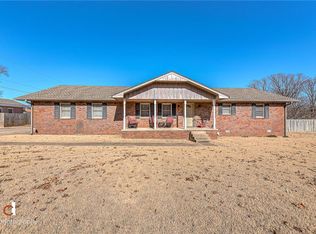 1021 W Jefferson St, Siloam Springs, AR 72761