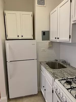 2nd image of 808 W End Ave APT 303