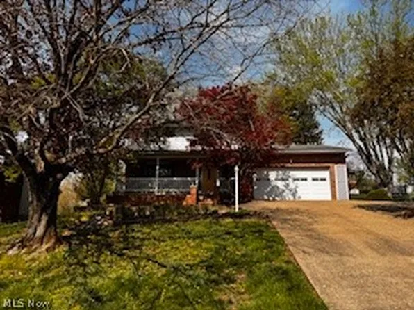 2755 Stanway Dr, Zanesville, OH 43701