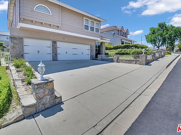 2nd image of 3195 Provence Pl