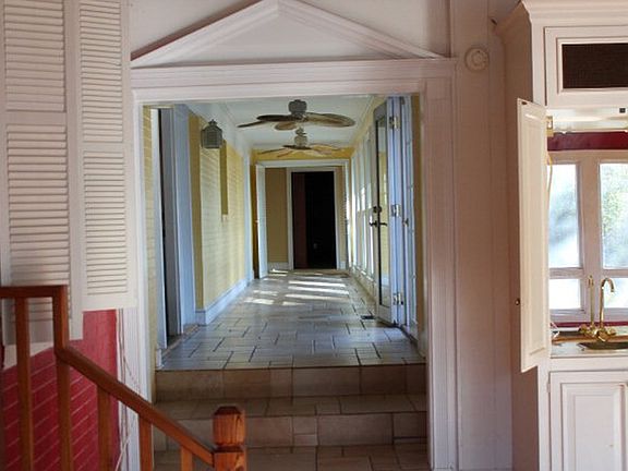 5th image of 3042 Washington Rd