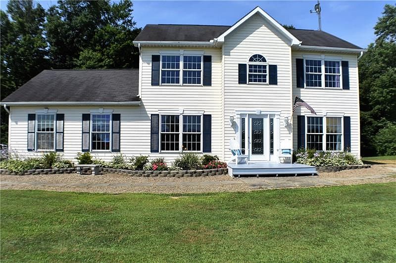 Welcome to 541 Millburn Rd - Grove City Schools - Just 2 miles from the Grove City Outlets