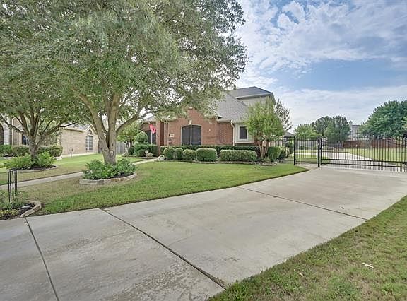 5th image of 3007 Saint Martin Dr