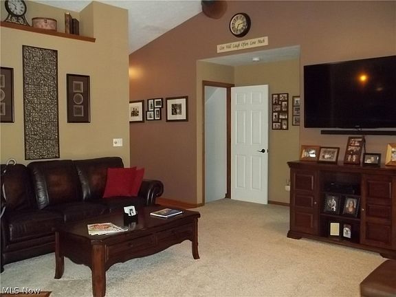 5th image of 7048 Oak Tree Dr N