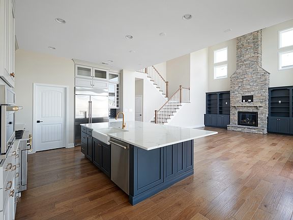 7th image of this home