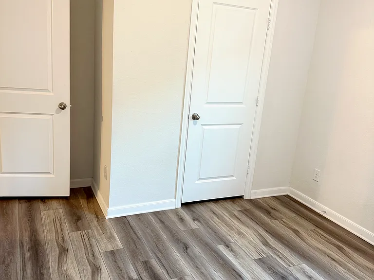 2075 Hartley Dr — Photo 10