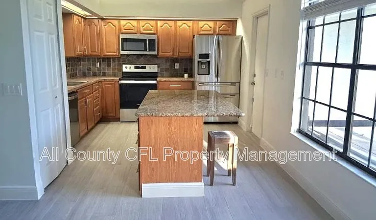 553 Walnut Grove Pl — Photo 8