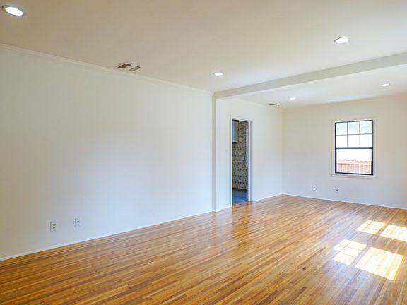 4th image of 337 W Elmwood Ave