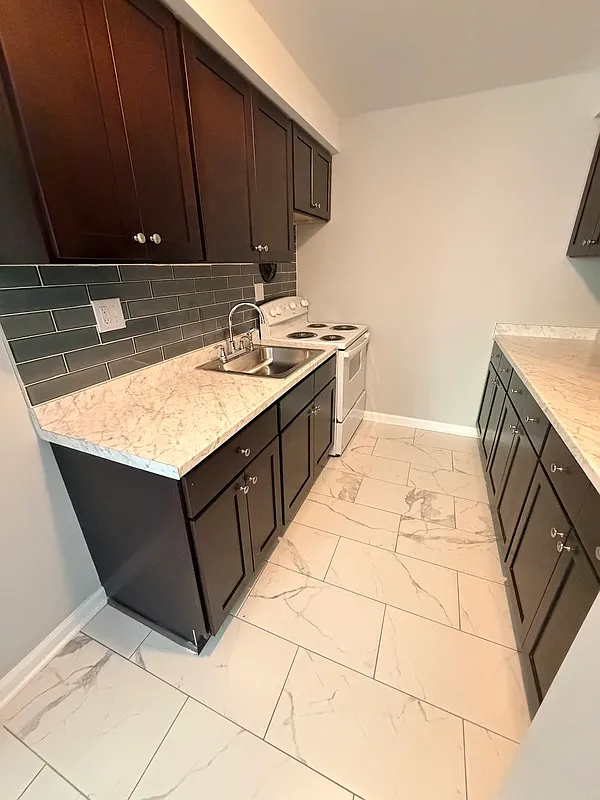 1 bed, 1.0 bath, $1,095 — Photo 3
