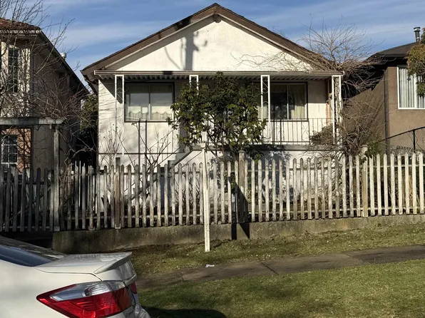 3409 E Pender St, Vancouver, BC V5K 2C9