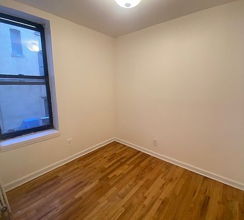 5th image of 223 13th St APT 1