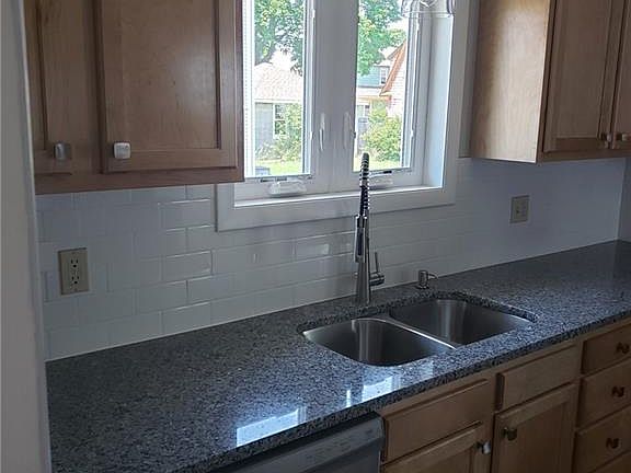 5th image of 73 Oakland Ave