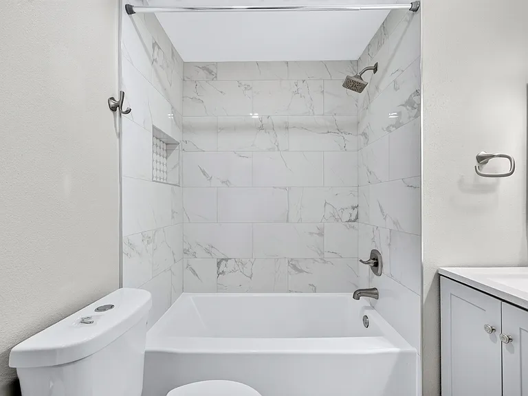 6363 Bonnie Bay Cir N — Photo 8