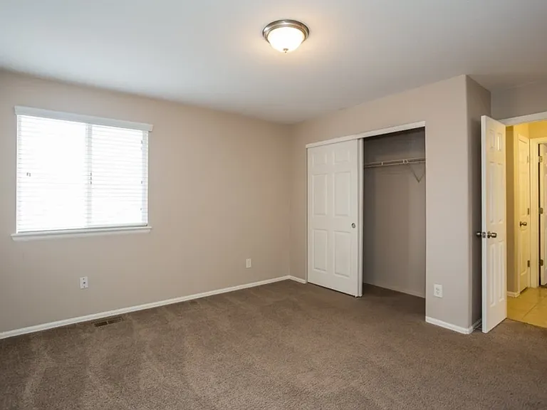 9822 Kenton Cir — Photo 10